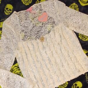 DOLLSKILL SUGAR THRILLS 1X COURTING HEARTS LONG SLEEVE CROP TOP OFF WHITE